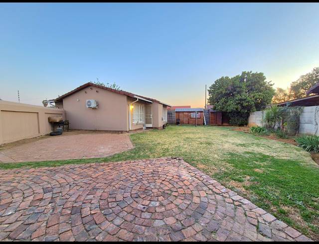 2 BEDROOM HOUSE FOR SALE IN HUNTINGDON